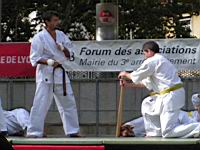 2010-09-18 - Lyon, CLK, Forum des association du 3eme, 7, Casse debatte de base-ball.mov